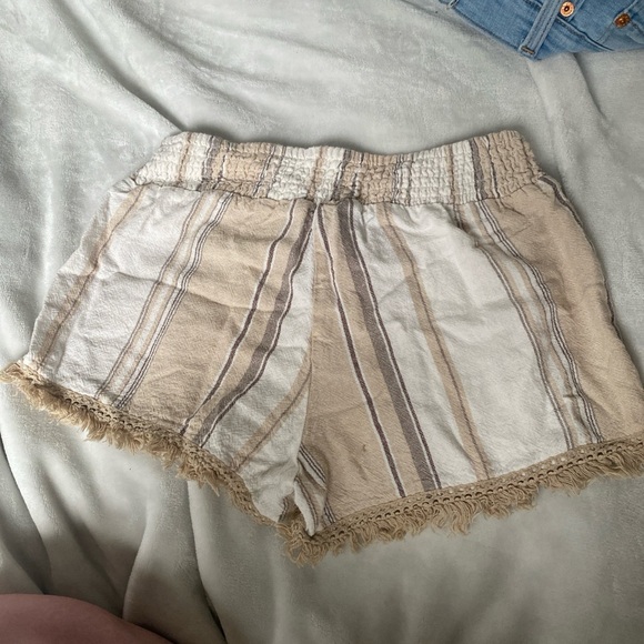 Striped shorts - Picture 2 of 4